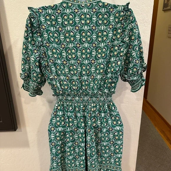 Max Studio Green and White Patterned Maxi Dress size small, about 48 inches long - Picture 3 of 7